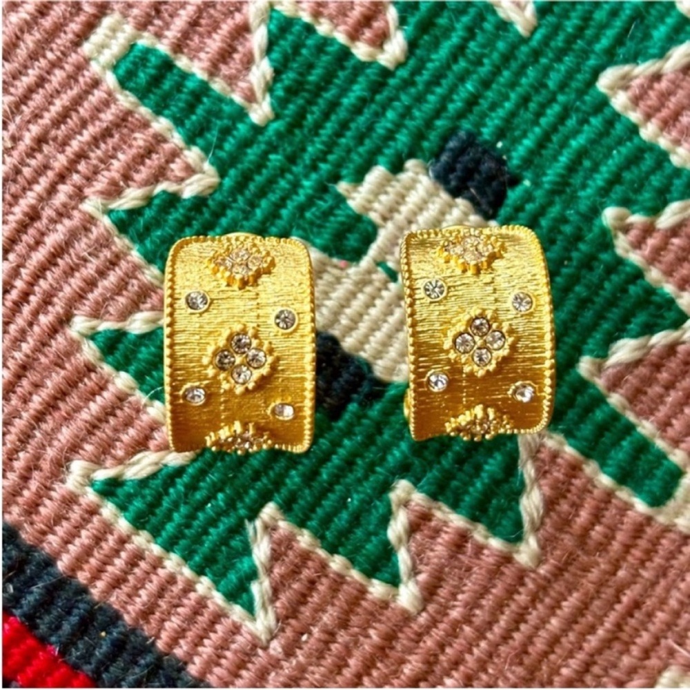 Joy West Sparkly gold color huggie hoop earrings